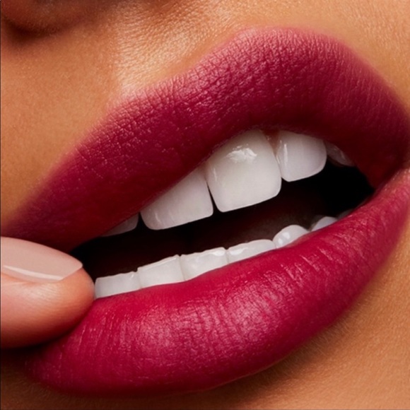 🎁2 NEW MAC Love me Lipsticks...never used. - Picture 10 of 14